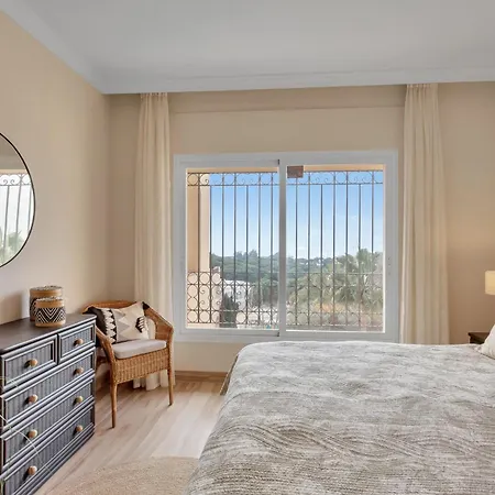 Апартаменти Amazing Sea Views Hacienda Elviria